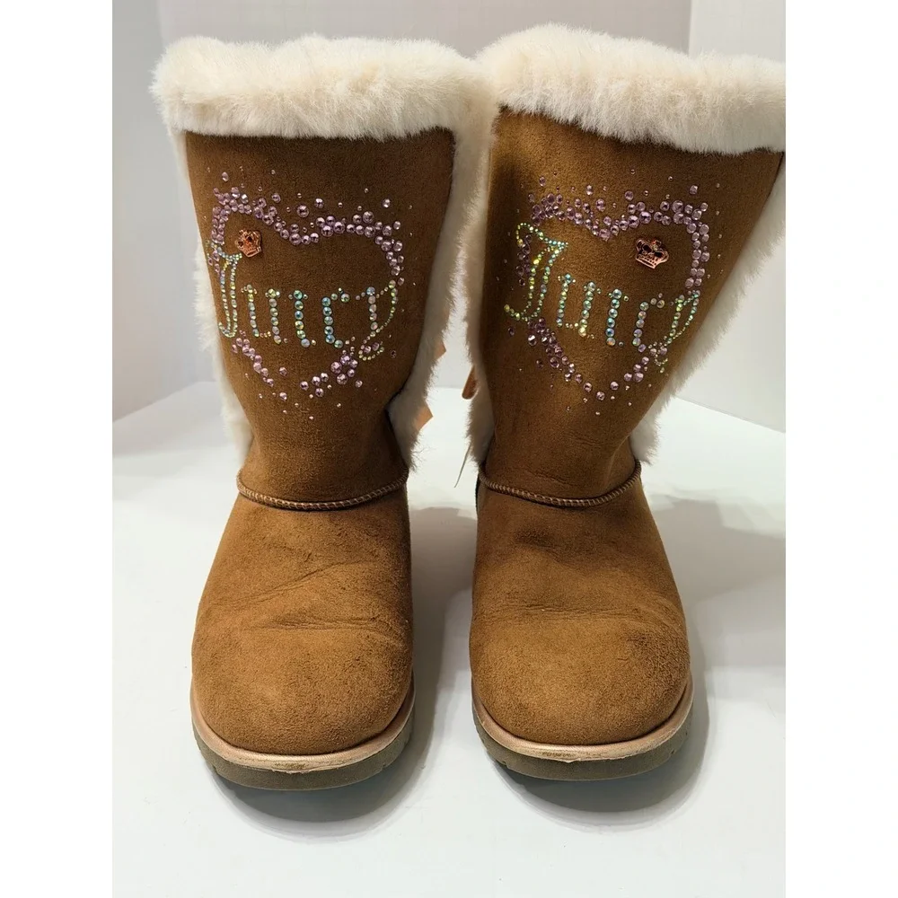 Juicy Couture Womens Chestnut Brown Faux Fur Rhinestone Heart Bow Boots Size 4